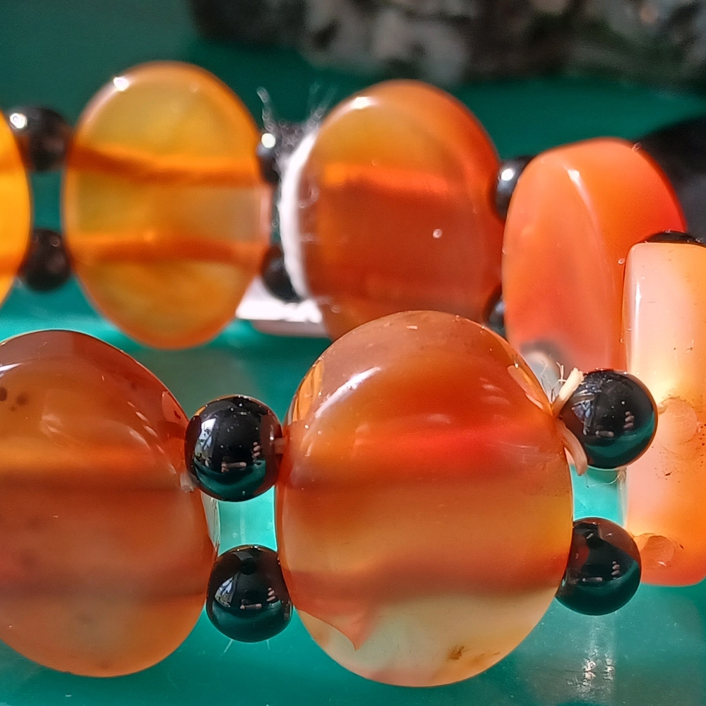 Stretchable Natural Carnelian and Black Spinel Beaded Bracelet